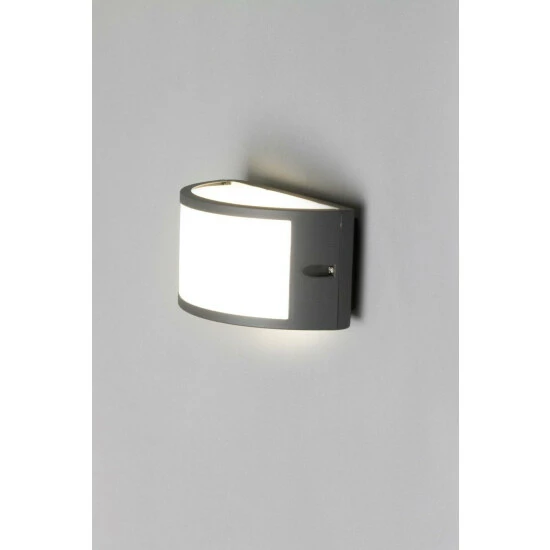BHS Lighting Chase Wall Light For Unisex 1 BHS Lighting Chase Wall Light For Unisex