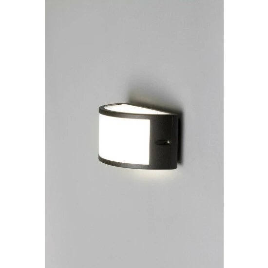 BHS Lighting Chase Wall Light For Unisex 6 BHS Lighting Chase Wall Light For Unisex - Image 6